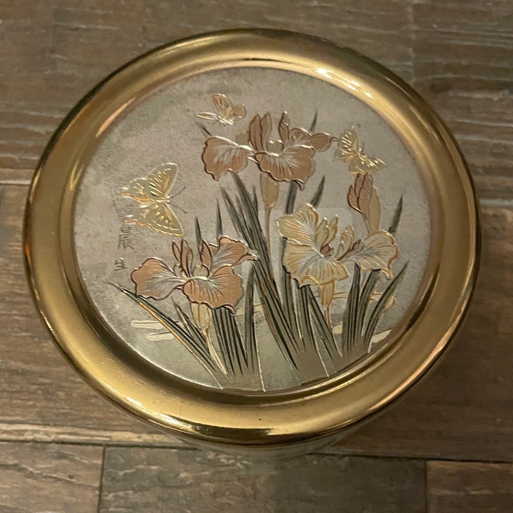 Vintage Chokin Metal Engraved Porcelain Trinket Box🖤